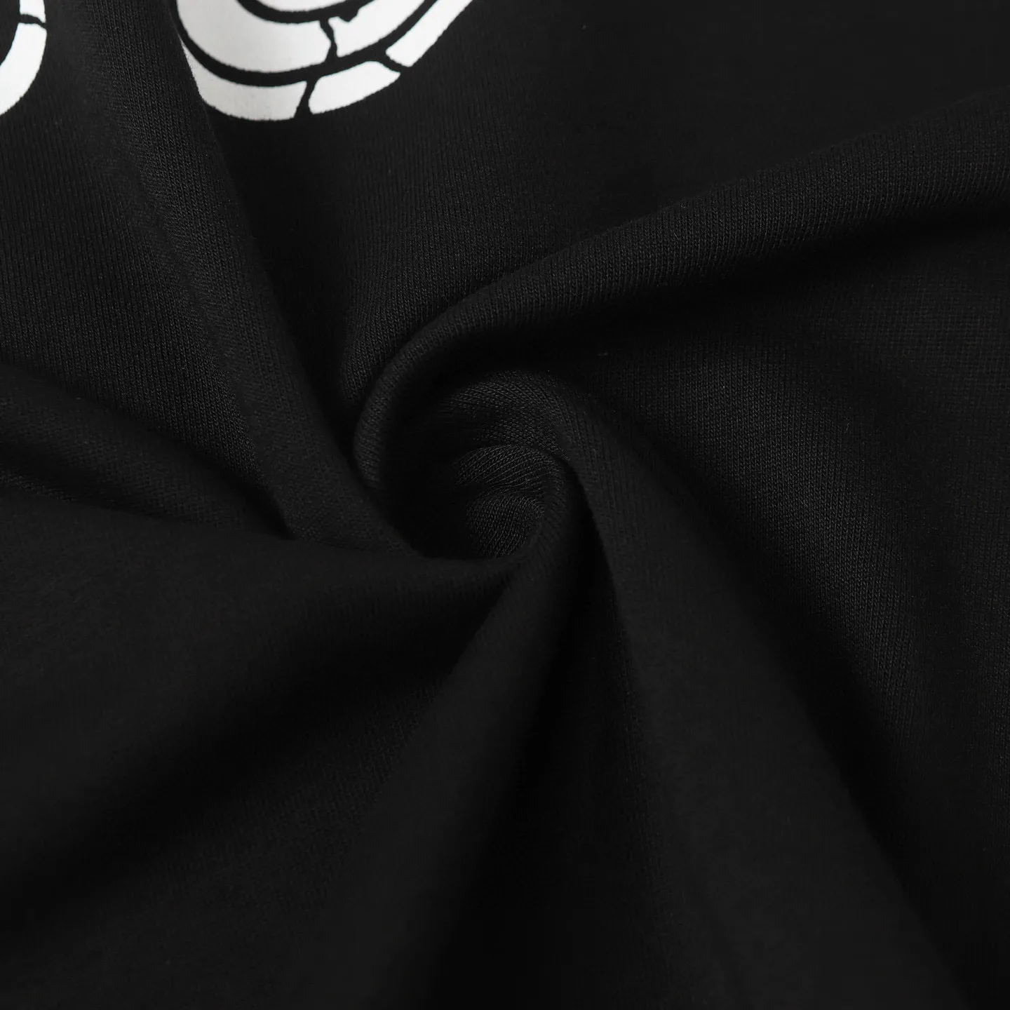 🅿️170 CHROME HEARTS/Chrome Heart CH Sanskrit printed short-sleeved T-shirt The fabric is made of 280g heavy combed cotton, customized with 32 count 1*1 threads, and washed twice for ready-to-wear. The fabric is comfortable and skin-friendly without any strange feeling. Custom-dyed fabric, with high textile density, good drape, and not easy to deform. The thick texture and tight spinning process will not affect the breathability of the fabric. The color saturation is very high. Imported digital direct-injection printing technology. A versatile and good-looking short-sleeve. The loose version covers the flesh and makes you look slimmer. It is the same style for men and women. It has three complete standards. Color: Black-White Size: XS-L